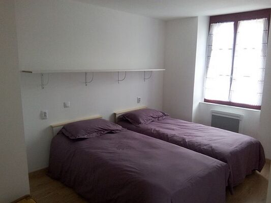 argentonnay-gite-la-cle-des-champs-chambre1-1