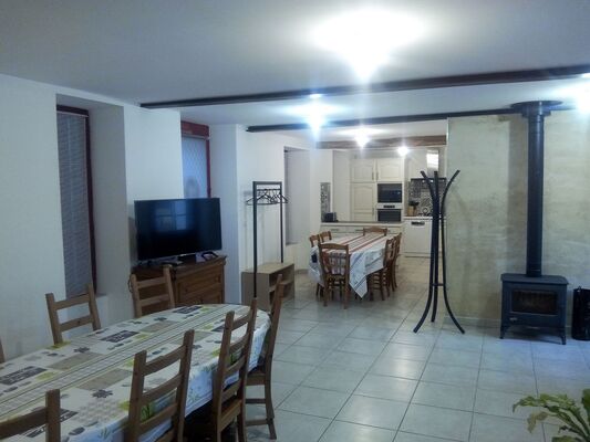 argentonnay-gite-la-cle-des-champs-cuisine-salle-a-manger