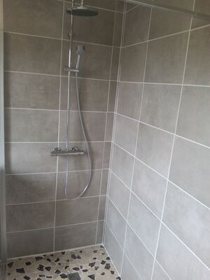 argentonnay-gite-la-cle-des-champs-douche2