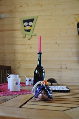 bressuire-chambre-dhote-cabane-niglo-table-cuisine