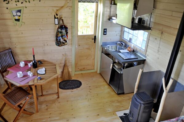 bressuire-chambre-dhote-cabane-niglo-coin-repas