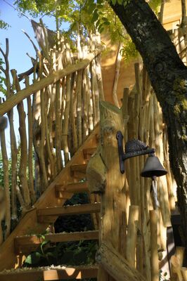 bressuire-chambre-dhote-cabane-niglo-escalier
