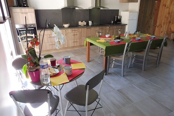 bressuire-chambres-dhotes-les-gaveries-salle-petit-dejeuner2