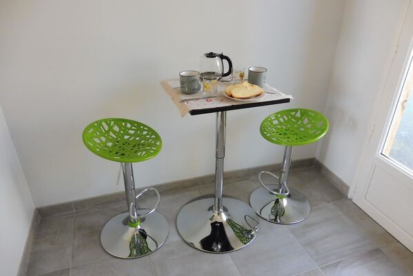 bressuire-chambres-dhotes-les-gaveries-salle-petit-dejeuner3