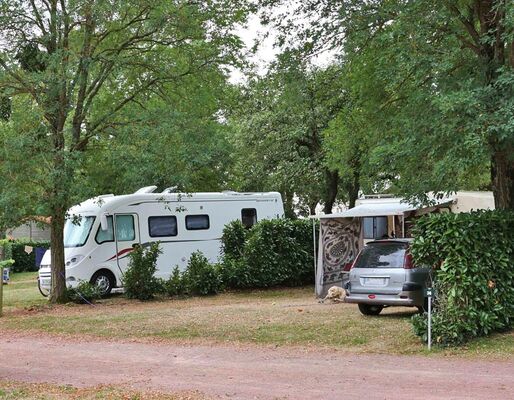 camping-au-lac-hautibus-emplacement-camping-car
