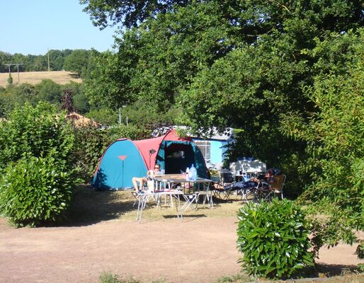 camping-au-lac-hautibus-emplacement-tente-camping-car