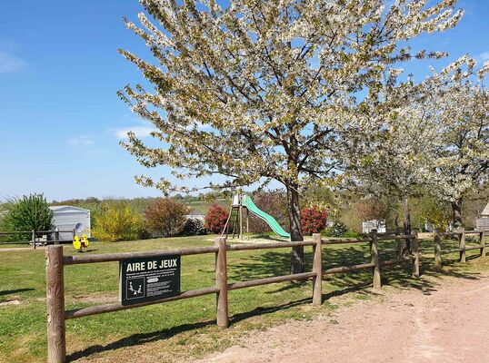 camping-lac-hautibus-aire-de-jeux-enfants
