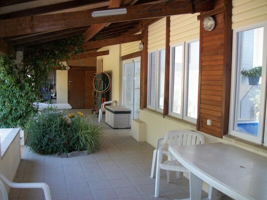 la-foret-sur-sevre-chambres-dhotes-le-jardin-de-prunelle-terrasse-couverte
