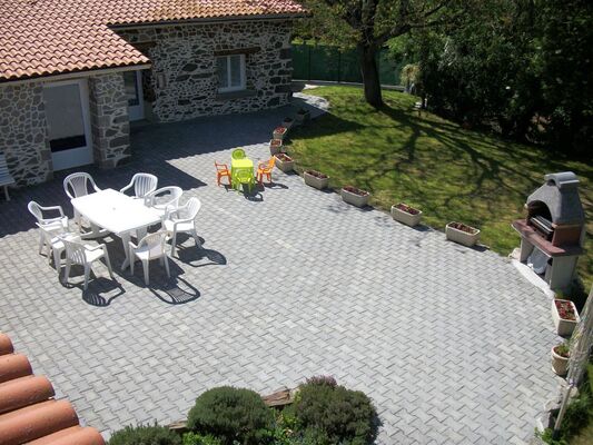 la-foret-sur-sevre-chambres-dhotes-le-jardin-de-prunelle-terrasse