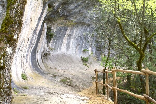 les eyzies_abri cro magnon_parcours-boisé