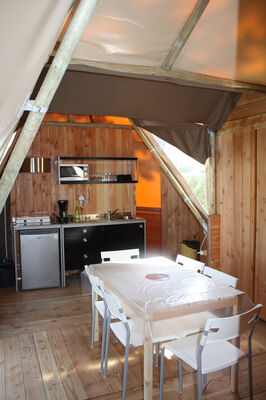 location-tipi-insolite-3-chambres-6-personnes-sejour-camping-au-lac-hautibus