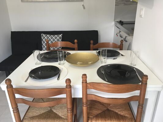 st-aubin-du-plain-appart-d-hotes-isafred-coin-repas-bis