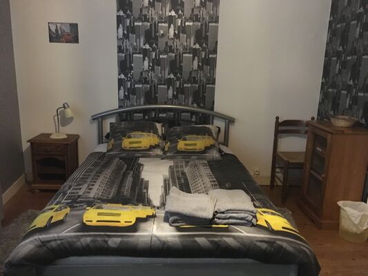 st-aubin-du-plain-chambre-dhotes-isafred-chambre-new-york-lit-double