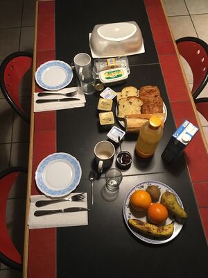 st-aubin-du-plain-chambres-dhotes-isafred-petit-dejeuner