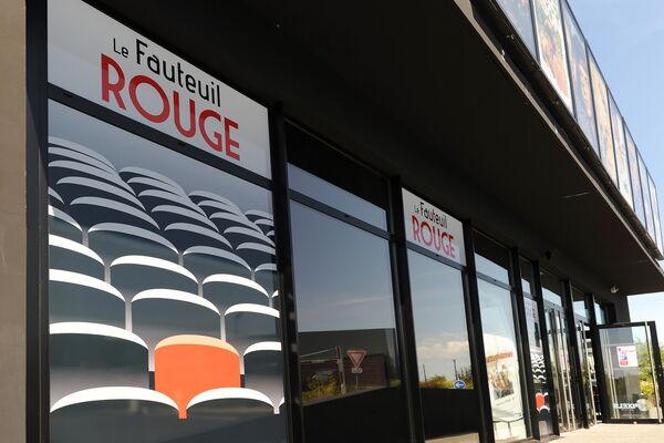191105-veillee-conference-fauteuil-rouge
