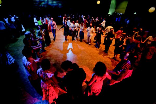 200208-bal-trad