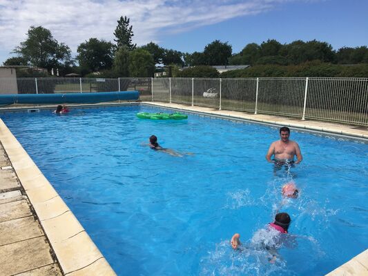 saint-maurice-etusson-camping-la-raudiere-piscine1.jpg_12
