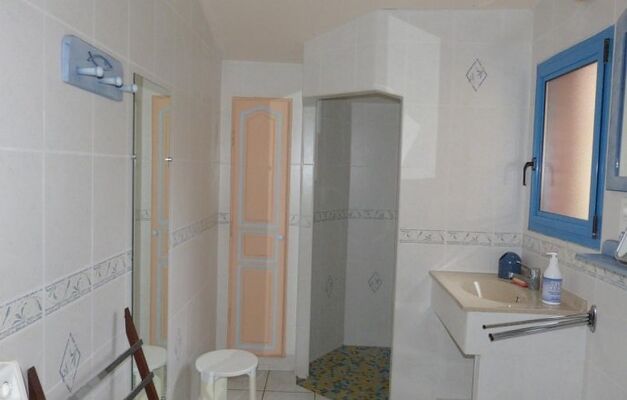 saint-amand-sur-sevre-gite-les-ecorcins-salle-de-bain.jpg_9