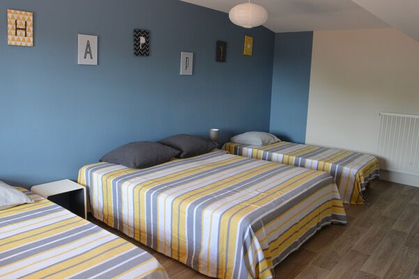 combrand-gites-de-la-foye-la-couleur-des-pres-chambre1.JPG_5