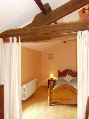 clesse-gite-puy-fleury-chambre4.jpg_8