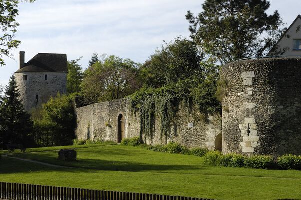 Remparts-depuis-le-square-Anne-Frank---Office-de-Tourisme-de-Chartres---Ville-de-Chartres-Guillermo-Osorio-2