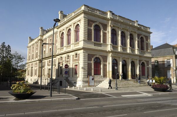 Théâtre façade© Office de Tourisme de Chartres - Ville de Chartres Guillermo Osorio