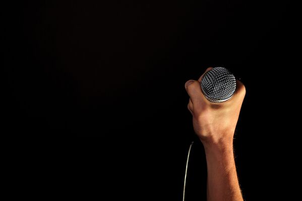 audio-concert-hand-33779-2