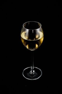 alcohol-wine-a-glass-of-white-wine-51970