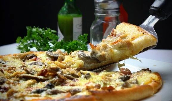 pizza-1-copyright pixabay