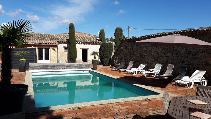 Maïni gîte et chambres d'hôtes piscine