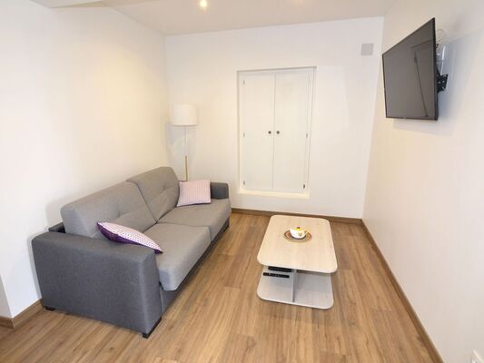 Martinez-salon--C