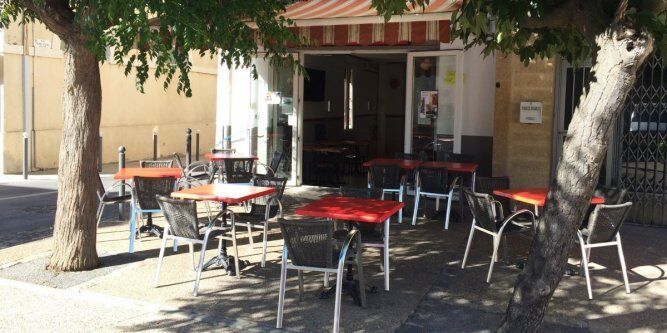 Café de la place rénové