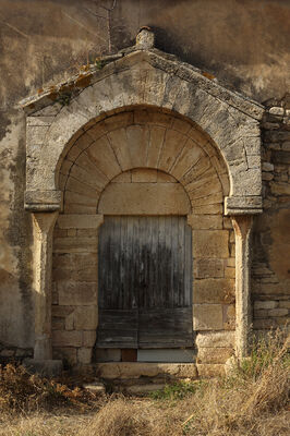 Portail de la chapelle pré-romane Saint-Nazaire (Roujan)