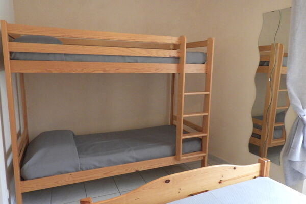 Lits enfants dans la chambre