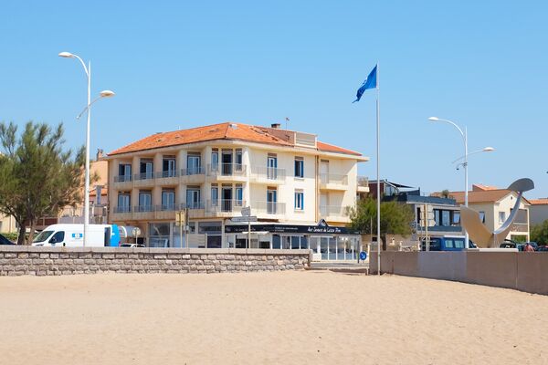 Hôtel De La Mer Hotels Valras Plage Tourist Office Of