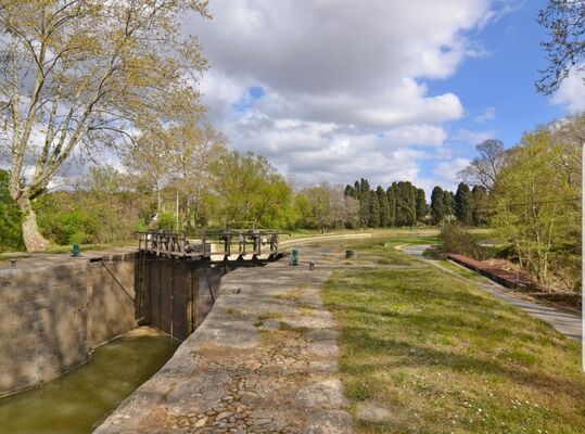 le-petit-bonheur-olonzac-canal-ecluse-2
