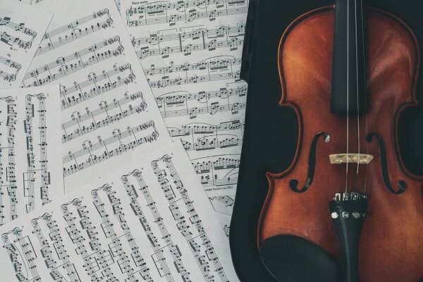 Music © Stefany Andrade - Unsplash