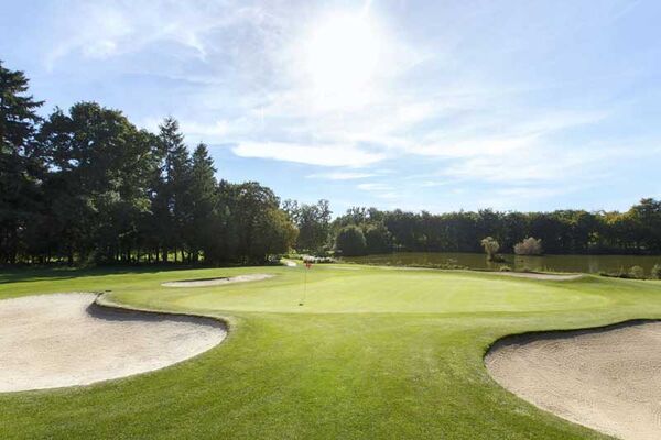 Les Ormes, Golf & Resort