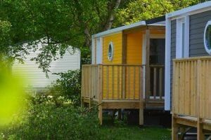 Camping-La-Touesse-Saint-Lunaire-mobilhome-jaune