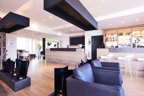 Hôtel-Restaurant Kyriad Prestige Vannes Pompidou