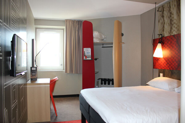 IBIS PLAGE - chambre double cote jardin 2- StMalo