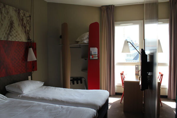 IBIS PLAGE - chambre twin cote jardin - StMalo