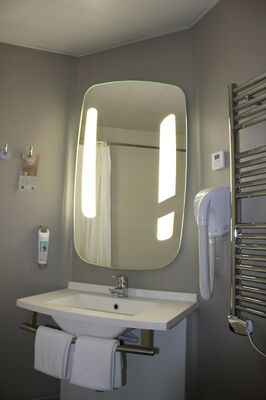 IBIS PLAGE - salle de bain 2- StMalo