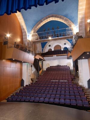 Intérieur du théâtre de l'Arche...une ancienne chapelle