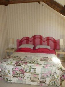 Le-Berceul---Duault-Annie-et-Rene-La-Richardais-chambre-double-lit-rose