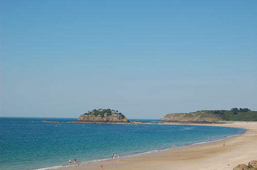 Résultat de recherche d'images pour "anse du guesclin saint coulomb"