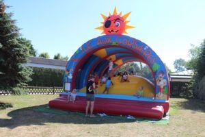 Saint-Lunaire-Camping-Longchamp-structure-gonflable