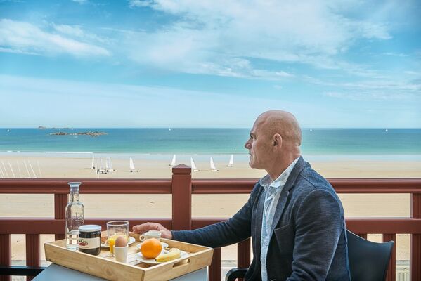 terrasse vue mer-hotel les charmettes -saintmalo