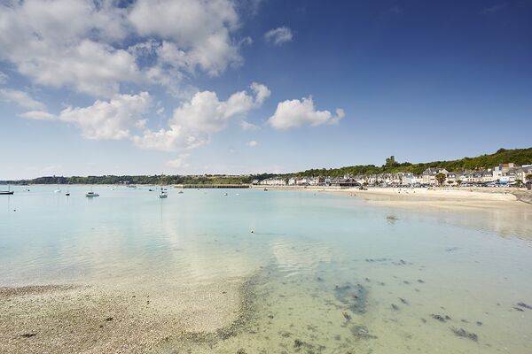 Plage De La Houle Plage Surveillée Cancale Saint Malo