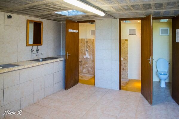 Camping-Village-vacances--Lac-Saint-Georges--Sarrecave--sanitaires-2